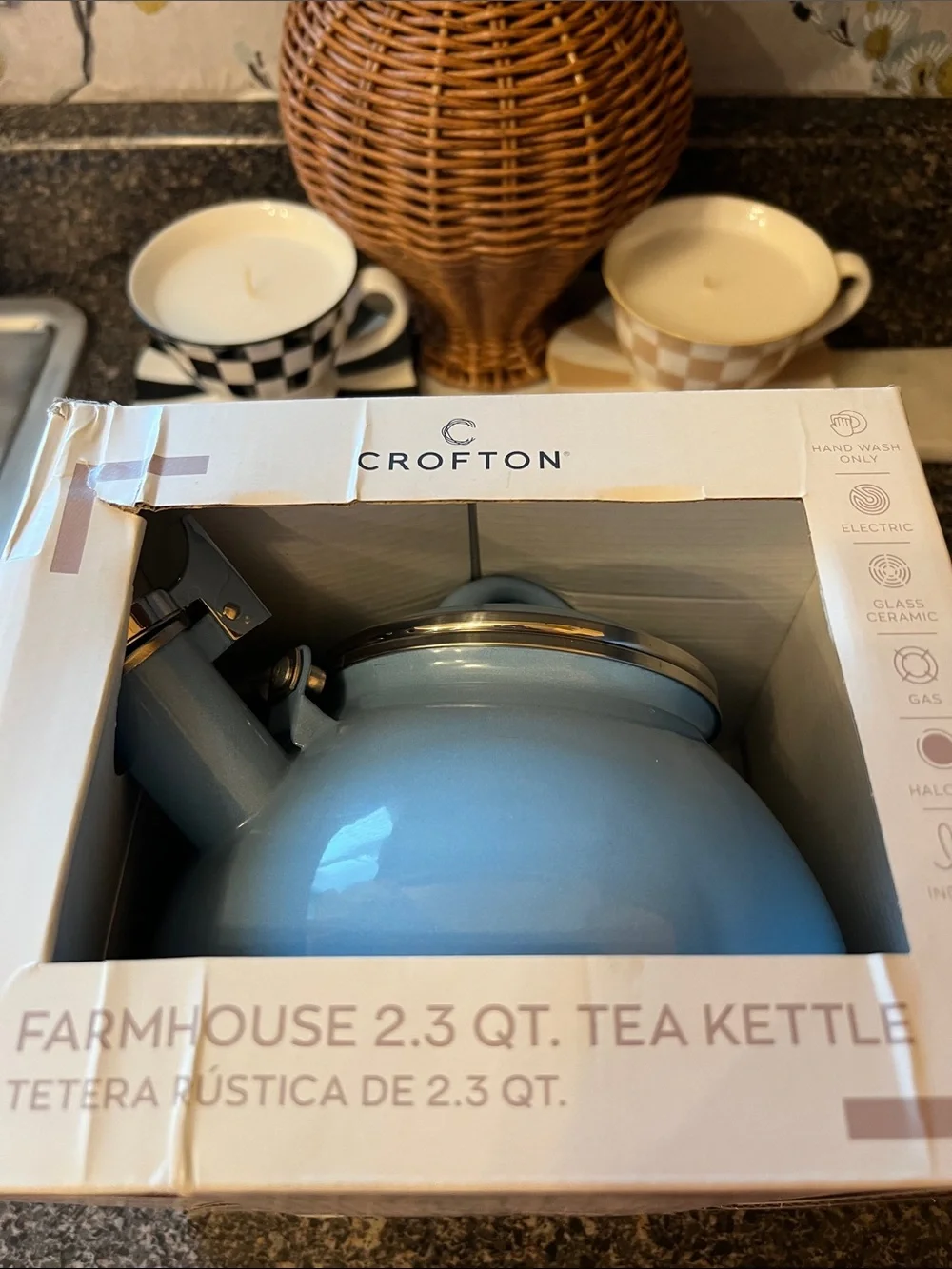 KITCHEN ESSENTIAL NEW IN BOX Crofton Farmhouse Tea Kettle, Blue 2.3 Quart